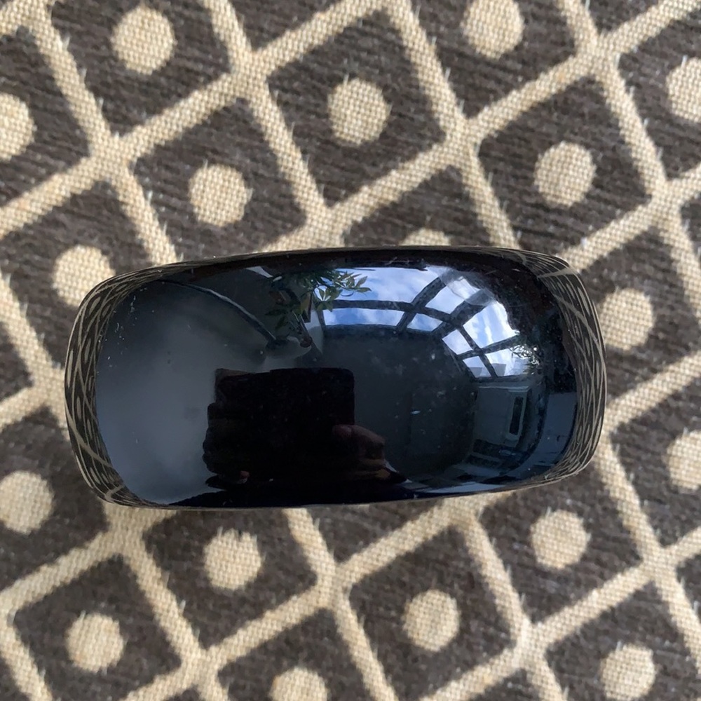 Beautiful black bangle - Picture 2 of 4